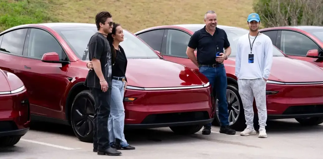 Tesla gaat zwaar investeren in chips
