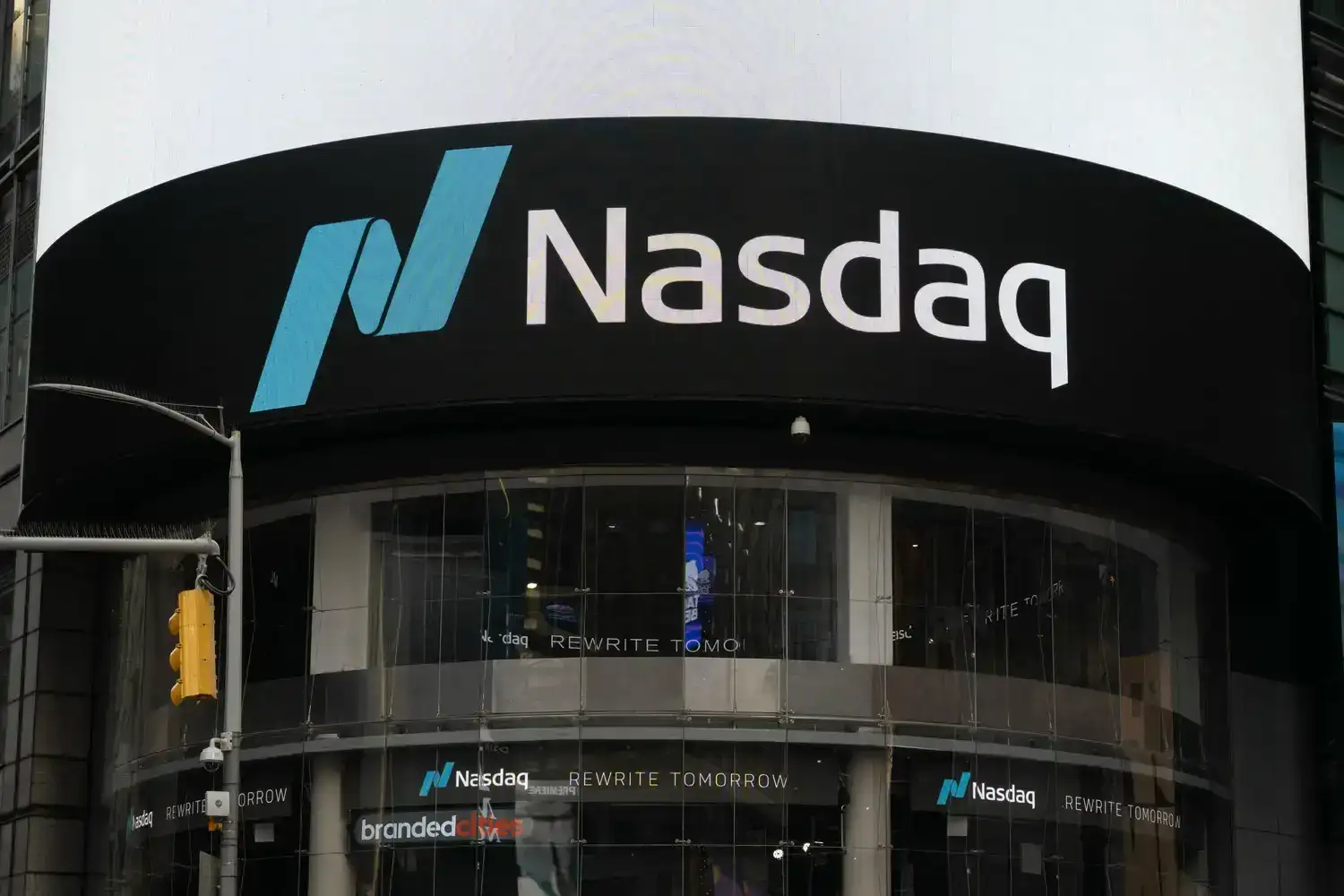 Wij kopen weer Invesco Nasdaq 100 ETF periodiek bij