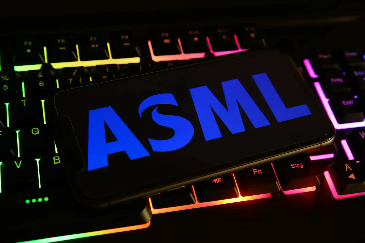 AEX indicatie is -0,1%, S&P 500 topt, Mercedes waarschuwt en MS verlaagt ASML